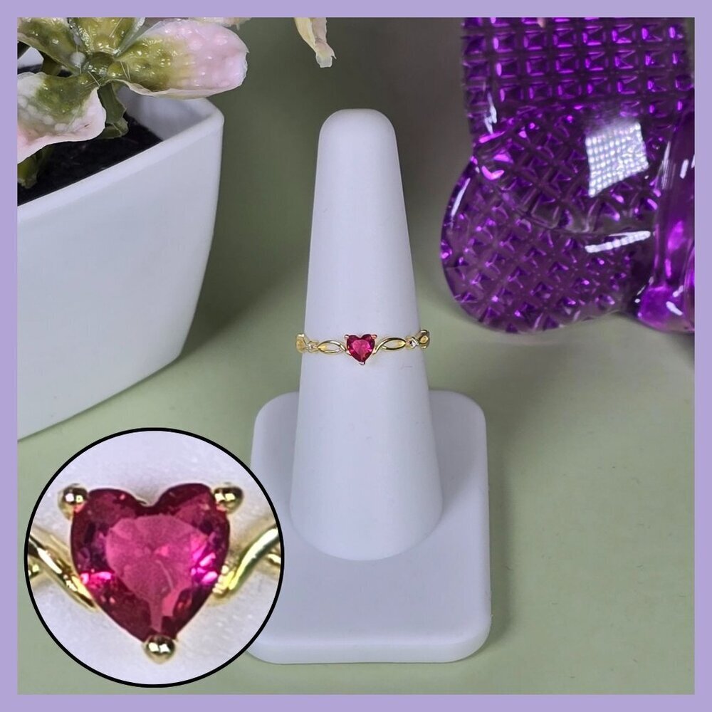 Heart-Shaped Ruby Red‎ Rhinestone in Intricate Golden Band Size 7 (NWOT)